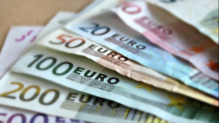Euro, la un vârf de 4,63 de lei pe interbancar. Anunțul lui Mugur Isărescu