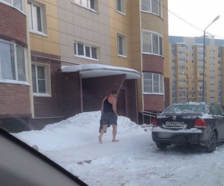 Această rusoaică a ieşit în plină iarnă doar în costum de baie. Erau minus 20 de grade. Ce a urmat