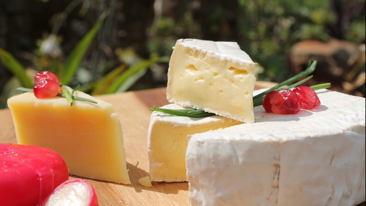 Secretul brânzei din supermarket. Te vei gândi de două ori înainte să cumperi