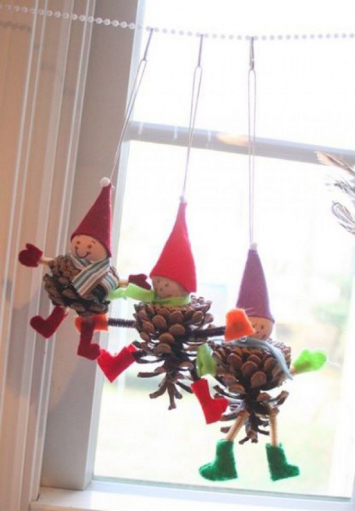 41 de ornamente de Crăciun, pentru toată casa, pe care le poţi face din conuri de brad. Cât de uşor!
