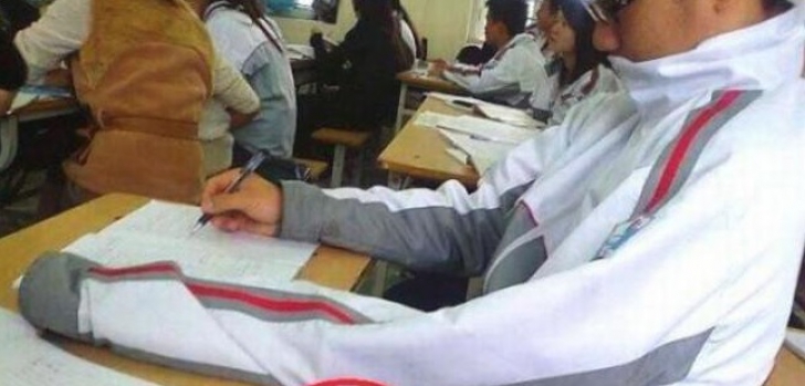 A găsit cea mai tare metodă de copiat la examene. Le-a luat pe toate, deşi nici nu mergea la cursuri