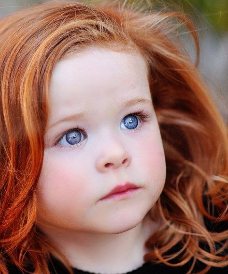 Cea mai rară combinație din lume: culoarea părului și a ochilor 