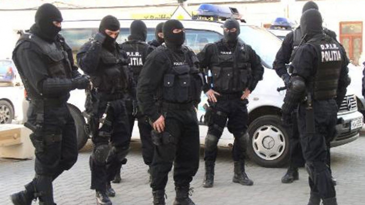 DIICOT și Poliția Română, acțiune internațională împotriva cărăușilor de bani. Prejudiciu URIAȘ