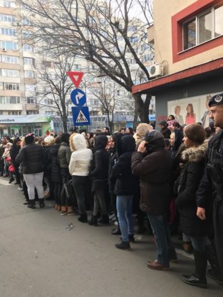 Scandal la casa Oanei Zăvoranu, au intervenit jandarmii. Sute de oameni au blocat Calea Dorobanți