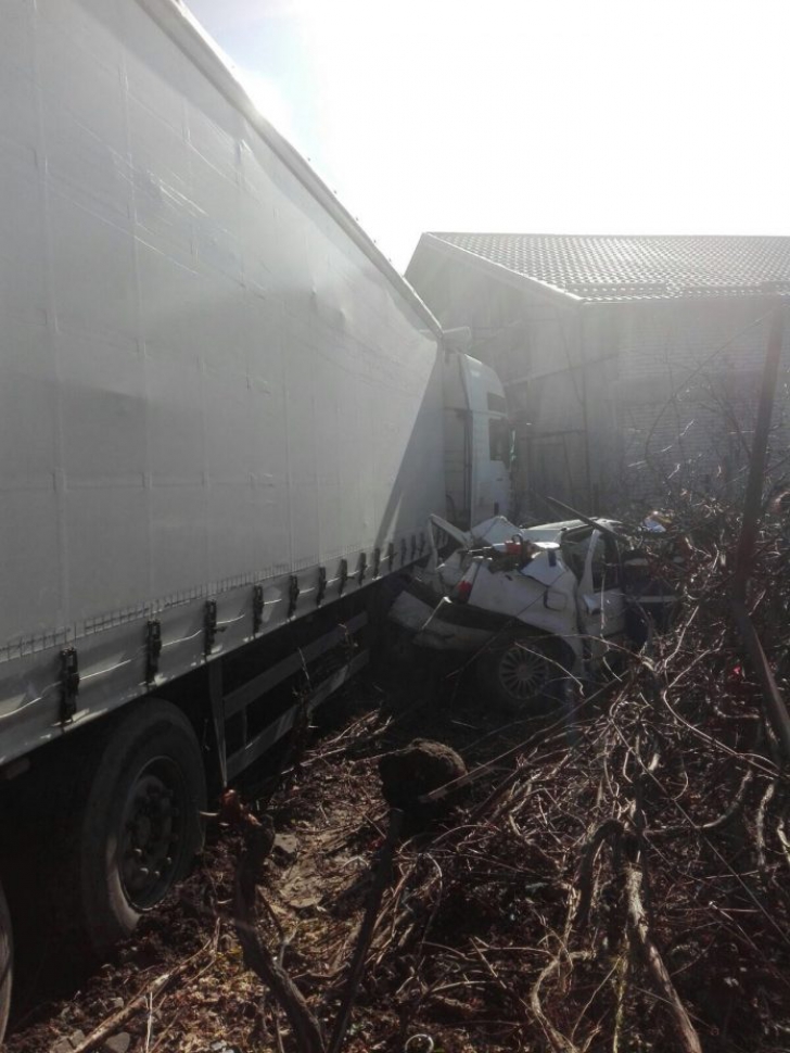 CARAMBOL în județul Giurgiu: 5 mașini au fost implicate