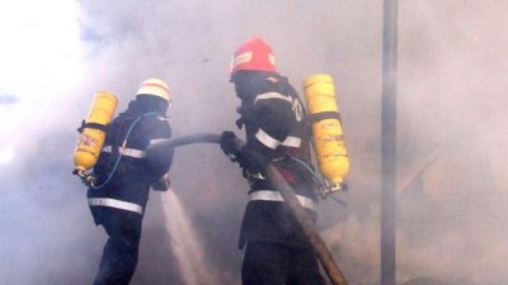 Incendiu puternic în județul Suceava: DN 17 blocat la Vama