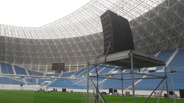 Noul stadion din Craiova, inaugurat cu un spectacol, un show pirotehnic şi un meci amical FOTO&VIDEO