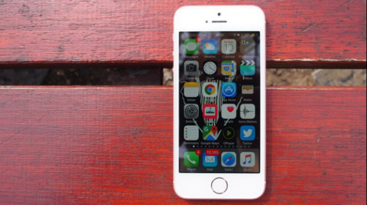 Apple lansează un nou iPhone la preț redus
