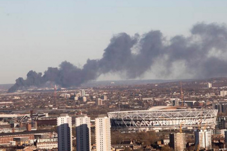 Panică la Londra, incendiu și un nor uriaș de fum deasupra metropolei (VIDEO)