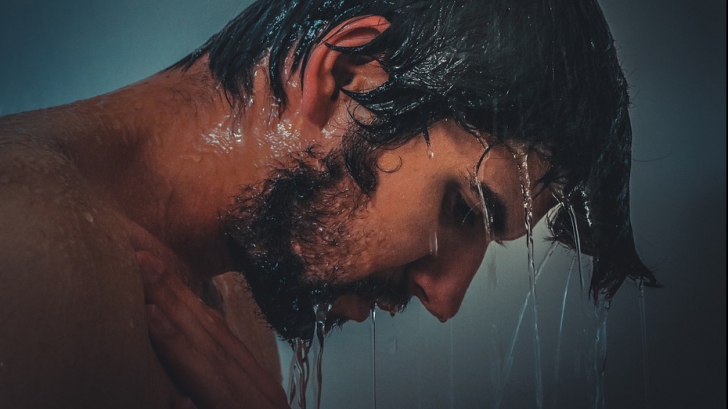 Cânți la duș? E incredibil ce spune asta despre tine