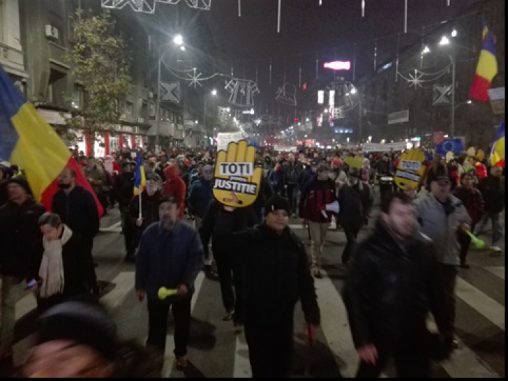 Proteste de amploare în România: 70.000 de oamenii au strigat 'Justiție, nu corupție' în toată ţara