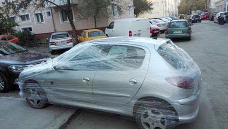 FOTO. Cum şi-a găsit un şofer maşina, după ce a parcat neregulamentar. Nu va uita uşor pedeapsa