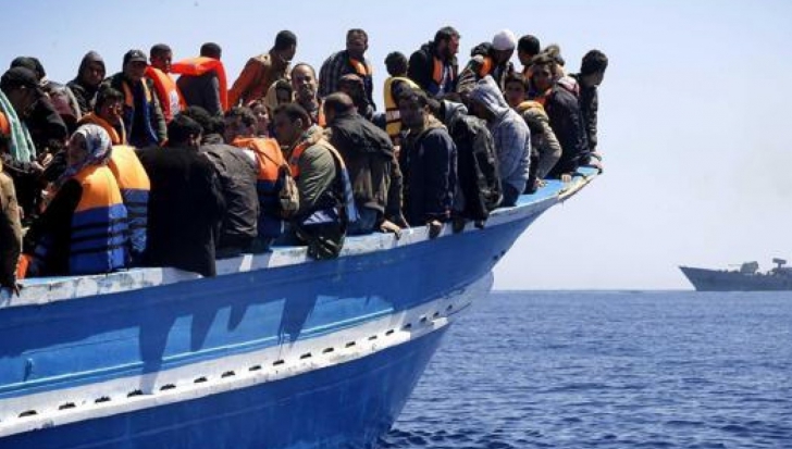Navă cu 60 de migranţi, interceptată la Constanţa