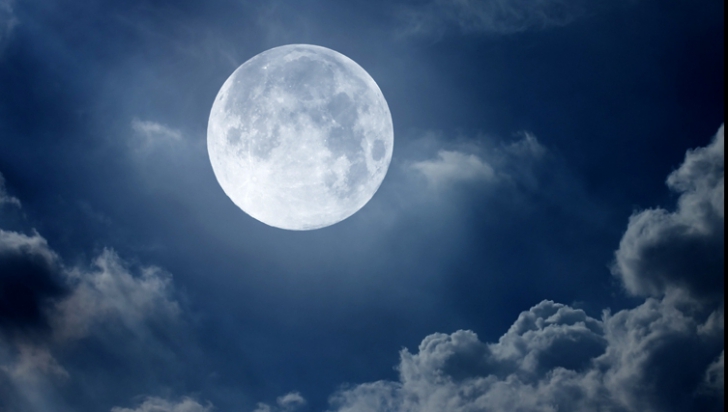 Super-Luna plină din 4 noiembrie aduce schimbări majore în horoscop