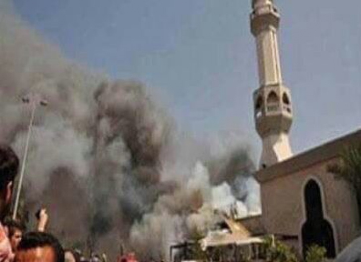 Măcel în Egipt. Atentat cu bombă și arme de foc într-o moschee: 235 de morți, zeci de răniți