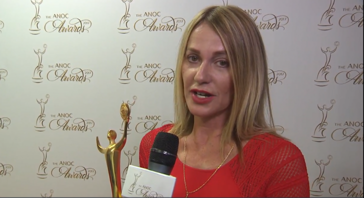 Nadia Comăneci urcă din nou pe podium