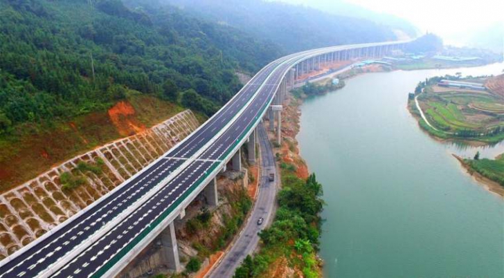 Țara care a construit în 6 luni o autostradă de 135 de kilometri. Imagini spectaculoase