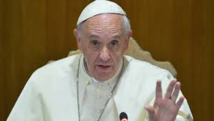 Papa Francisc denunţă folosirea telefoanelor mobile 