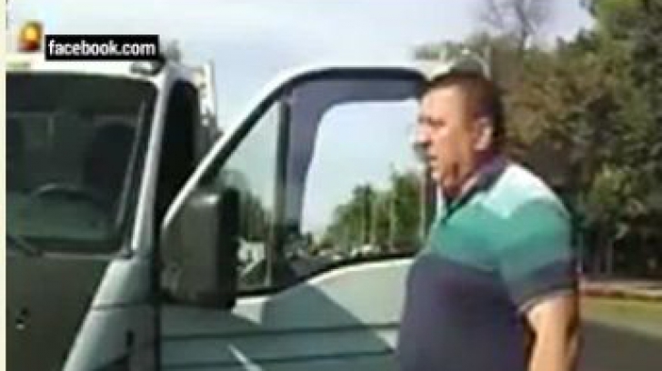 VIDEO. Anchetă la Poliţia Capitalei, după ce un om al legii a ameninţat un şofer cu bâta de bassebal