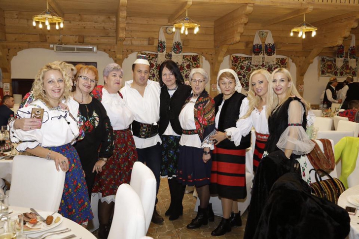 Ministrul Educaţiei, Liviu Pop, la o petrecere de Lăsatul Secului