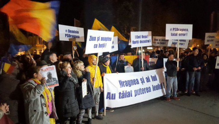 Proteste organizate de PNL în toată ţară: Mii de oameni, în stradă
