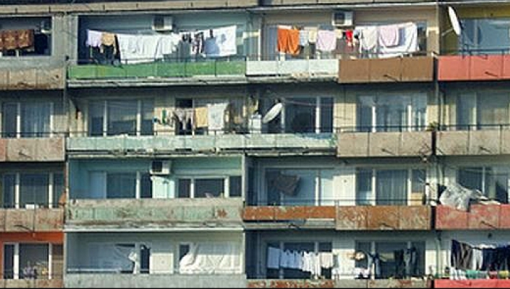 E OFICIAL - oraşul din România în care se AMENDEAZĂ uscatul rufelor în balcon şi bătutul covoarelor