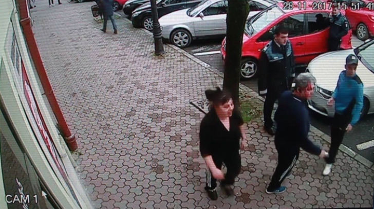 Scandal cu bâte și răngi în centrul Bistriței, pentru un loc de parcare (VIDEO)