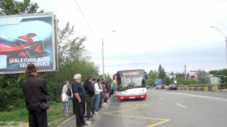 Aștepta autobuzul, dar a murit tragic! Cum a fost ucis un gorjean de neatenția unui șofer