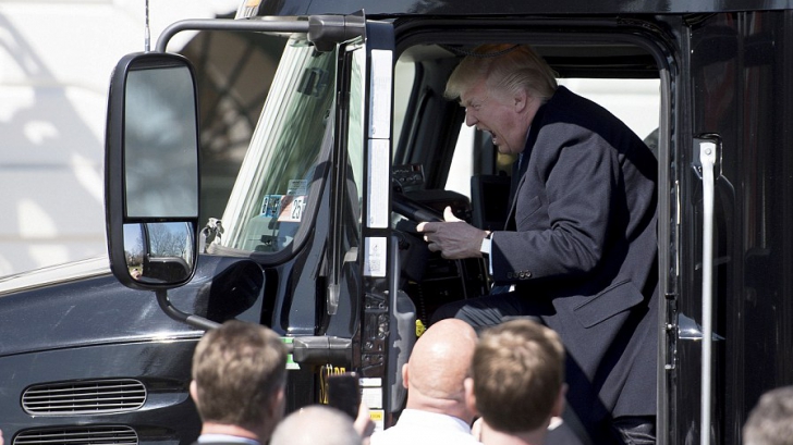 Donald Trump, la bordul unui TIR