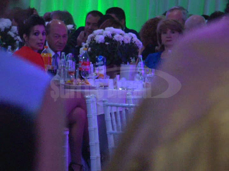 Nuntă cu ştaif la Buzău. Traian Băsescu şi Vanghelie, printre invitaţi