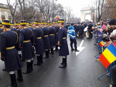 PARADĂ impresionantă de 1 DECEMBRIE la Arcul de Triumf. 15.000 de români prezenți