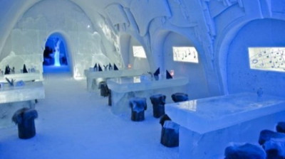 Hotelul de gheaţă de la Bâlea Lac, luat cu asalt de turiști de Crăciun 