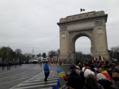 PARADĂ impresionantă de 1 DECEMBRIE la Arcul de Triumf. 15.000 de români prezenți