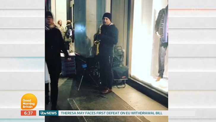 Piers Morgan, IMPRESIONAT de un român care cântă pe stradă, la Londra: vrea să îl facă STAR