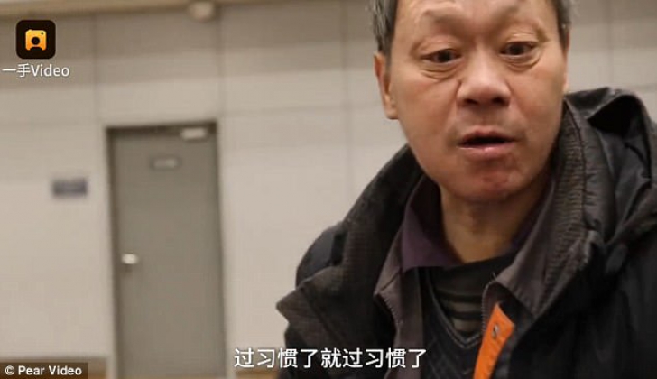 Wei trăieşte de 10 ani într-un aeroport din Beijing