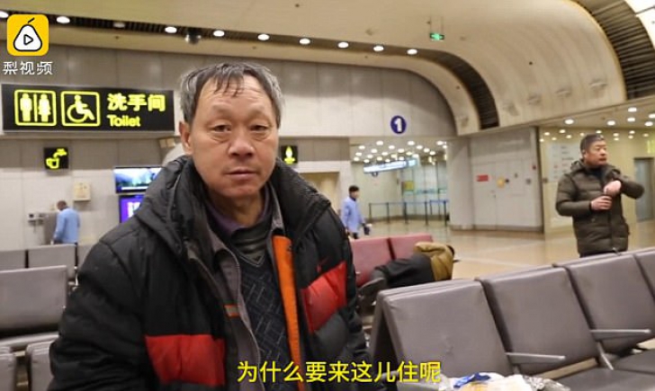 Wei trăieşte de 10 ani într-un aeroport din Beijing