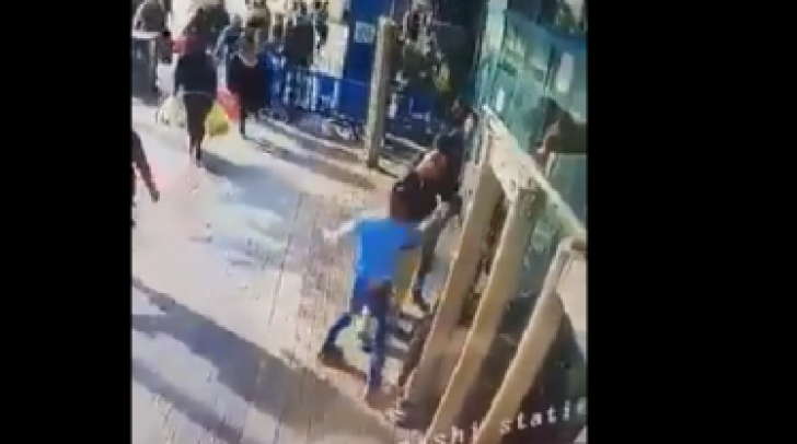 ȘOCANT! Momentul în care un palestinian înjunghie un israelian la Ierusalim