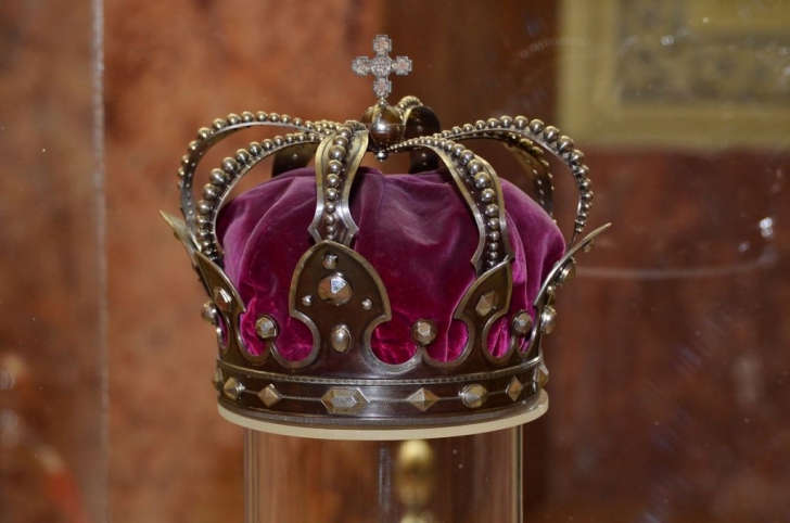 Coroana Regală, depusă pe sicriul Regelui: Imagini de la Castelui Peleş