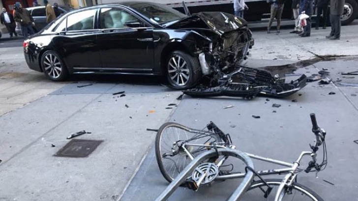 O mașină a intrat într-o mulțime în New York: Cel puțin trei victime