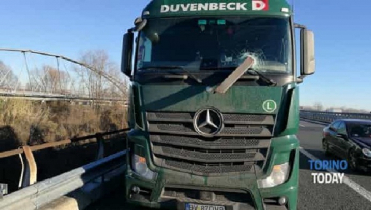 Accident ȘOCANT! Iată ce a pățit un șofer român de TIR în Italia