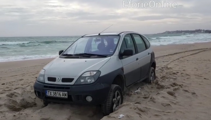 Cu masina pe plaja
