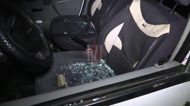 Iași: Atac violent asupra polițiștilor, o mașină vandalizată, agresori răniți și arestați (VIDEO)