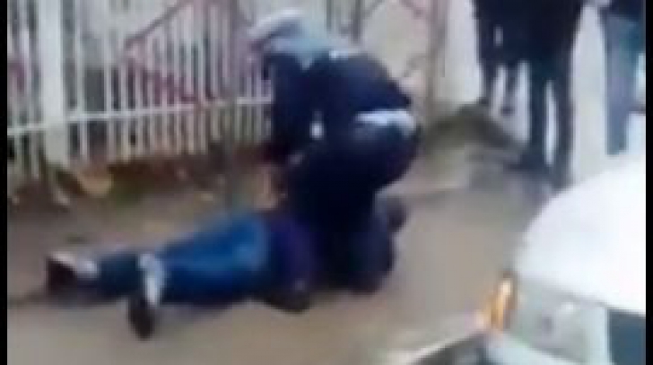 Polițist agresat în Tulcea, după ce omul legii a încătușat un șofer. IGPR a deschis o anchetă