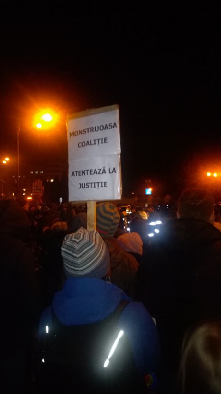 Protest în faţa Parlamentului, în Bucureşti. Foto: Realitatea.net