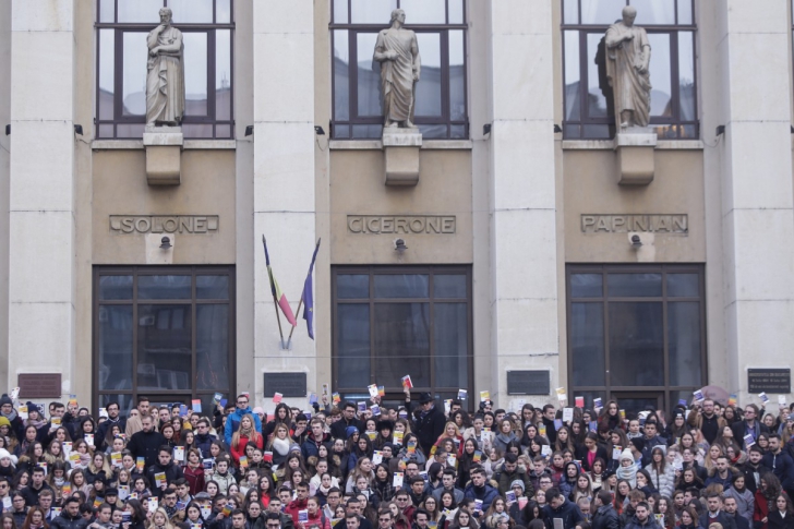 Studenții, solidari cu magistrații! ,,Manifestare mută'' la Universitatea București