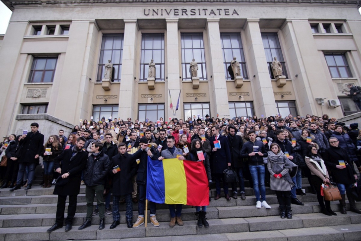 Studenții, solidari cu magistrații! ,,Manifestare mută'' la Universitatea București