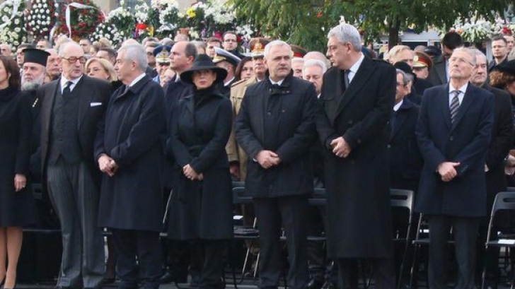 VIDEO. Gestul rușinos făcut de politicienii români la funeraliile regelui Mihai