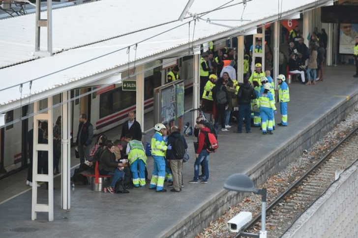 Accident de tren lângă Madrid: zeci de persoane au fost rănite. MAE: printre victime, și români