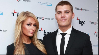 Paris Hilton s-a logodit cu actorul Chris Zylka
