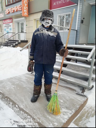 Muncă grea: cum arată viaţa de măturător în Siberia, la -37 de grade Celsius